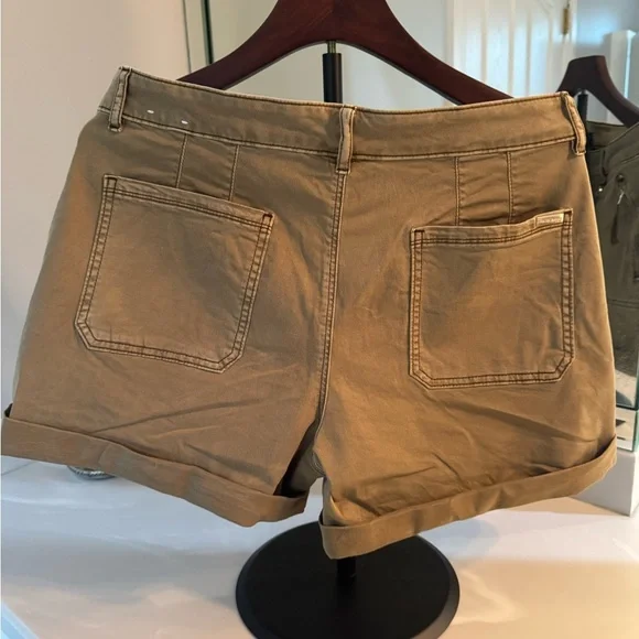 White House Black Market Tan Cargo Shorts Relaxed Fit - Picture 6 of 15